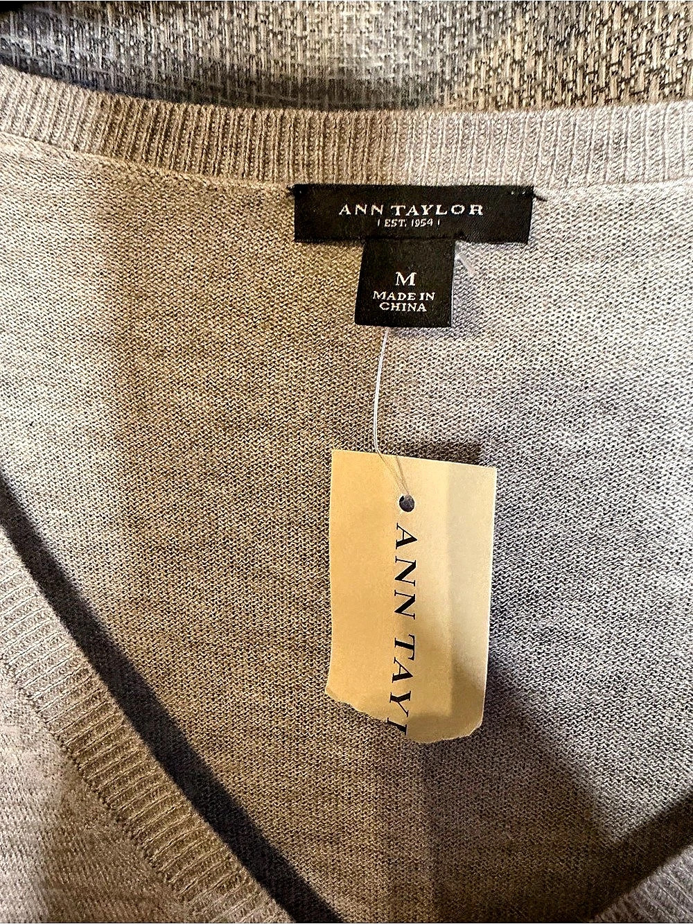 Ann Taylor Color Block V-Neck Sweater Gray & Blue Size Medium NWT - Picture 3 of 4